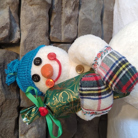 Hand Crafted Snowman Decoration *Makes a great gift for the holidays!* - Picture 4 of 5